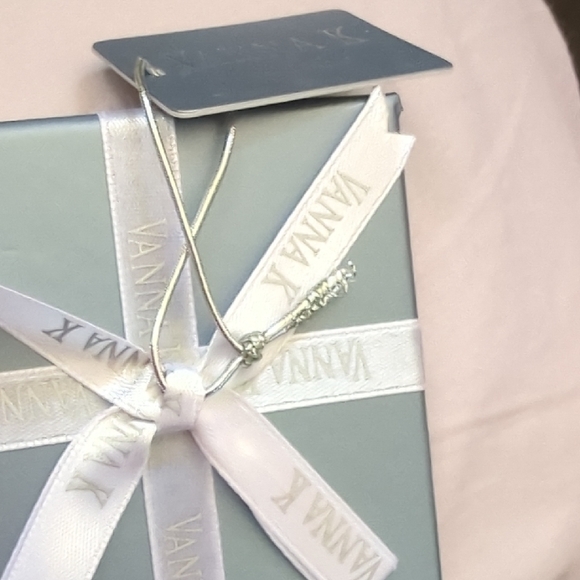 Elegant Silver Diamond Ring - Picture 3 of 4